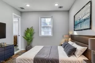 685 Edgewood Pl, North Brunswick Township, NJ 08902 - Photo 9