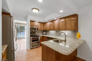 22 Stone Run Rd, Bedminster Township, NJ 07921 - Photo 11