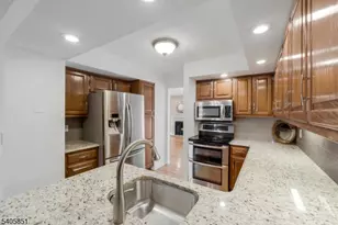 22 Stone Run Rd, Bedminster Township, NJ 07921 - Photo 13