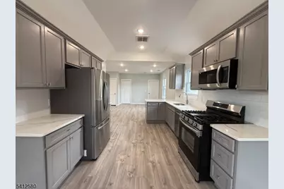 190 E Lindsley, Cedar Grove, NJ 07009 - Photo 5