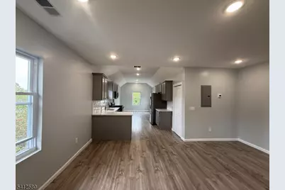 190 E Lindsley, Cedar Grove, NJ 07009 - Photo 3