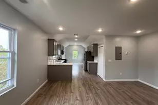 190 E Lindsley, Cedar Grove, NJ 07009 - Photo 3