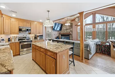 17 Acorn Dr, Vernon, NJ 07422 - Photo 9