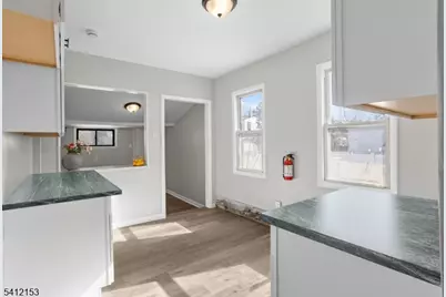 415 Wood St, Burlington City, NJ 08016 - Photo 3