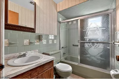 162 Dundee Ave, Paterson, NJ 07503 - Photo 17