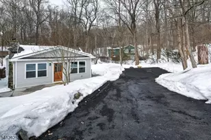 39 Old Rd, Ringwood, NJ 07456 - Photo 1