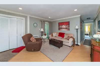 305 Federal Hill Rd, Pompton Lakes, NJ 07442 - Photo 5