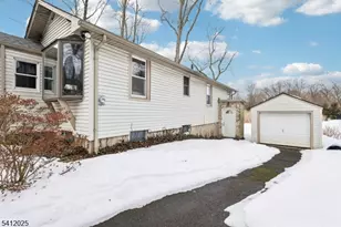 19 Honeyman Pl, Berkeley Heights Township, NJ 07922 - Photo 5