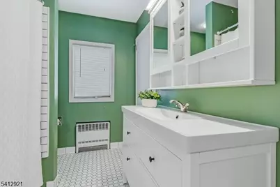 381 Dogwood Dr, Union Township, NJ 07083 - Photo 17