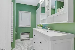 381 Dogwood Dr, Union Township, NJ 07083 - Photo 17