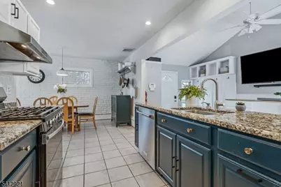 381 Dogwood Dr, Union Township, NJ 07083 - Photo 9