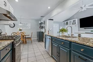 381 Dogwood Dr, Union Township, NJ 07083 - Photo 9