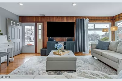 381 Dogwood Dr, Union Township, NJ 07083 - Photo 3