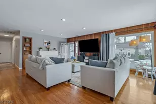 381 Dogwood Dr, Union Township, NJ 07083 - Photo 5