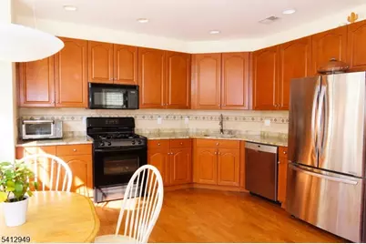 317 Kensington Ln, Livingston Twp., NJ 07039 - Photo 5