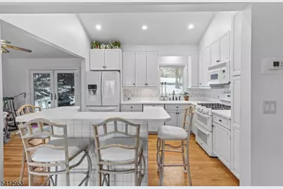 31 Ridge Ct, Cedar Grove, NJ 07009 - Photo 3