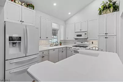 31 Ridge Ct, Cedar Grove, NJ 07009 - Photo 5