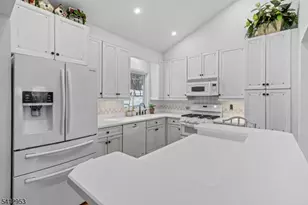 31 Ridge Ct, Cedar Grove, NJ 07009 - Photo 5