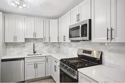 9 Maple Ln, Mount Arlington, NJ 07856 - Photo 3