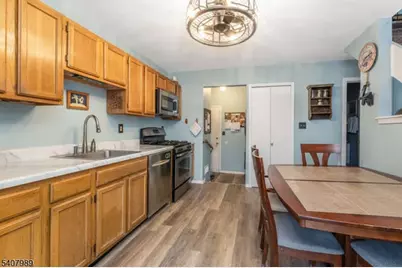 275 Crabtree Ct, Bernards Township, NJ 07920 - Photo 9