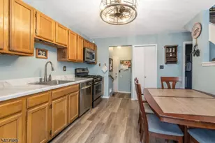 275 Crabtree Ct, Bernards Township, NJ 07920 - Photo 9