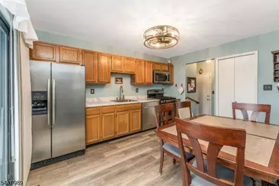 275 Crabtree Ct, Bernards Township, NJ 07920 - Photo 5