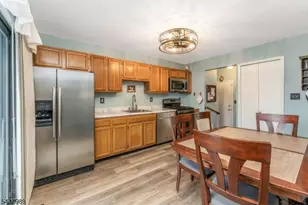 275 Crabtree Ct, Bernards Township, NJ 07920 - Photo 5