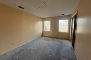 135 Tiffany Blvd, Newark, NJ 07104 - Photo 9