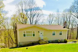 554 Grandview Dr, Vernon, NJ 07422 - Photo 1