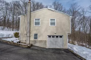 554 Grandview Dr, Vernon, NJ 07422 - Photo 3