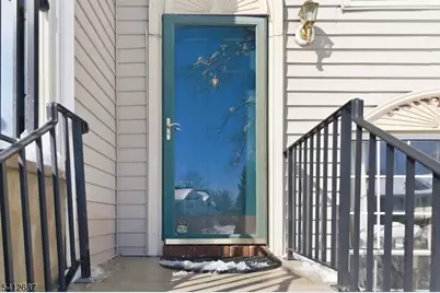 196 Sapphire Ln, Franklin Township, NJ 08823 - Photo 3