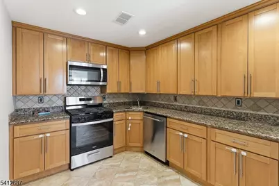 196 Sapphire Ln, Franklin Township, NJ 08823 - Photo 9