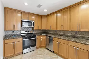 196 Sapphire Ln, Franklin Township, NJ 08823 - Photo 9