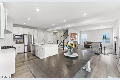 22 Oakwood Blvd, Union Township, NJ 08827 - Photo 9