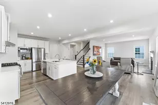 22 Oakwood Blvd, Union Township, NJ 08827 - Photo 9