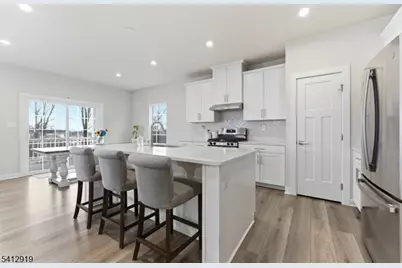 22 Oakwood Blvd, Union Township, NJ 08827 - Photo 5