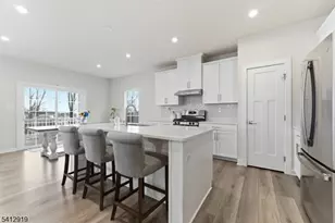 22 Oakwood Blvd, Union Township, NJ 08827 - Photo 5