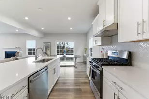 22 Oakwood Blvd, Union Township, NJ 08827 - Photo 7