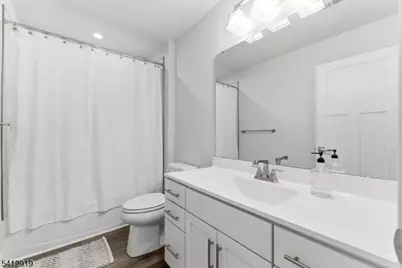 22 Oakwood Blvd, Union Township, NJ 08827 - Photo 17