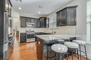 27 Bellflower Ct, Allamuchy Township, NJ 07882 - Photo 9