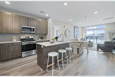 155 Goldsborough Dr, Bayonne, NJ 07002 - Photo 9