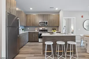 155 Goldsborough Dr, Bayonne, NJ 07002 - Photo 3