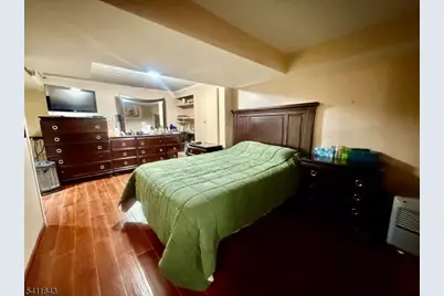 54 Lindale Ct, Clifton, NJ 07013 - Photo 5