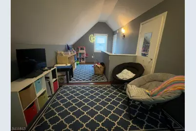 54 Lindale Ct, Clifton, NJ 07013 - Photo 9