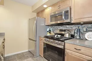 302 Mark Twain Way, Mahwah, NJ 07430 - Photo 17