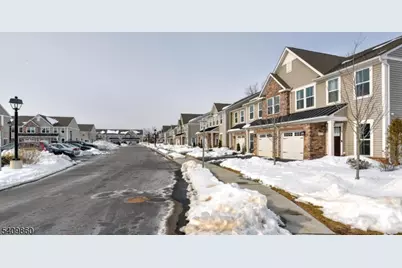 4 Owen Ct #4, Franklin Township, NJ 08873 - Photo 3