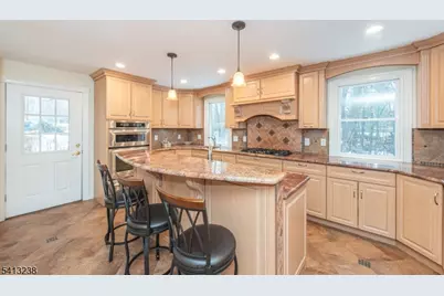 5 Pin Oak Rd, West Caldwell, NJ 07006 - Photo 7