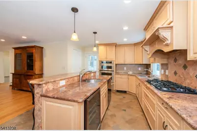 5 Pin Oak Rd, West Caldwell, NJ 07006 - Photo 9