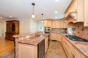 5 Pin Oak Rd, West Caldwell, NJ 07006 - Photo 9