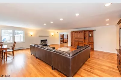 5 Pin Oak Rd, West Caldwell, NJ 07006 - Photo 5